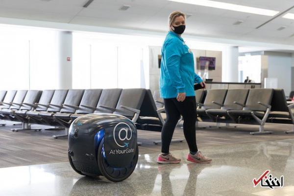 ربات گیتا غذای مسافران فرودگاه را تحویل می دهد