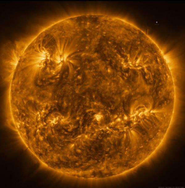 تور ارزان اروپا: عکس های تازه بی سابقه و زیبا از خورشید که مدارگرد خورشیدی آژانس فضایی اروپا ثبت نموده