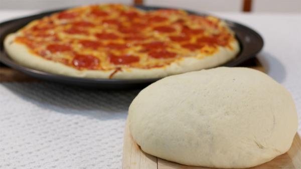 طرز تهیه نان پیتزا با پف عالی